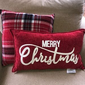 NEW. MERRY CHRISTMAS SET OF 2 PILLOWS.